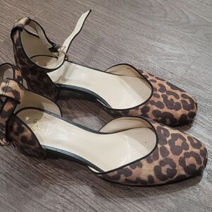Women’s Cabi leopard print low heel ankle strap shoe Size 8